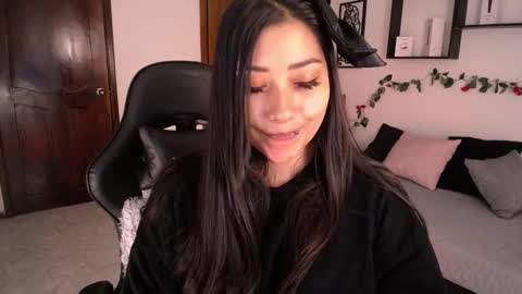 Mia zoe online show from 7, 10, 2025