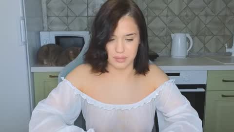 Mia online show from 4, 3, 2025