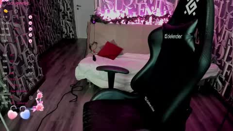 Mia  GMT7 Mon Tue Wen Thur 1000am-0300pm Sat 0300am-0900am online show from 11, 1, 2025