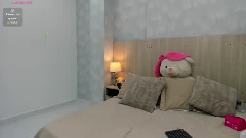 Mia Aristizabal online show from 5, 12, 2025