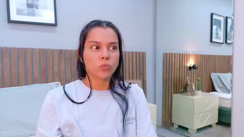 Mia Bellefort online show from 11, 2, 2026