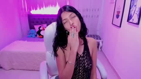 Snapshot of mia_clay1 chatting on 28, 11, 2025 Mia online show from 28, 11, 2025