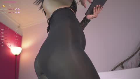 Snapshot of mia_coliin chatting on 7, 1, 2025 Anna online show from 7, 1, 2025