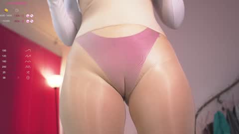 Snapshot of mia_coliin chatting on 8, 1, 2025 Anna online show from 8, 1, 2025