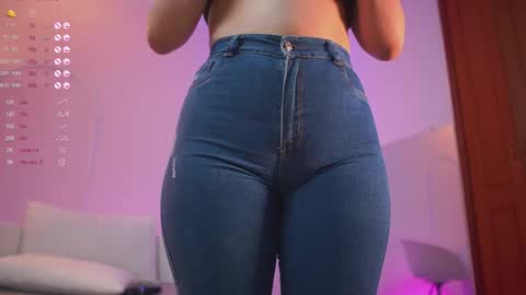 Snapshot of mia_coliin chatting on 18, 10, 2025 Anna online show from 18, 10, 2025