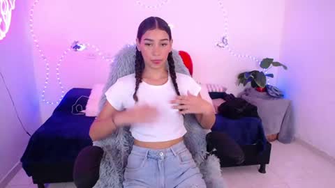 mia_cute_girl online show from 8, 6, 2026