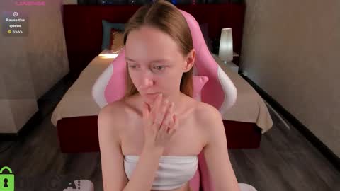 mia_e1fie online show from 6, 1, 2026