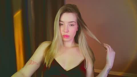 Snapshot of mia_fleur_ chatting on 8, 1, 2025 Mia online show from 8, 1, 2025