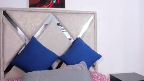 mia fox online show from 5, 11, 2025