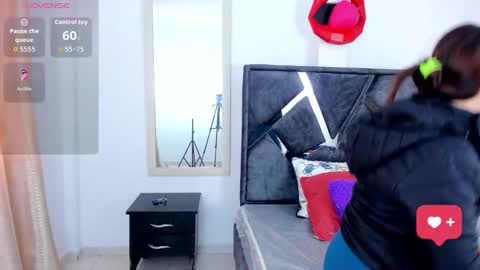 mia fox online show from 5, 12, 2025