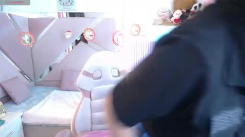 mia_garcia28 online show from 4, 12, 2025