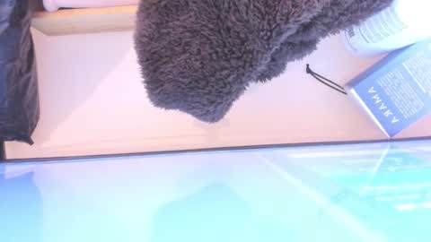    online show from 28, 11, 2025