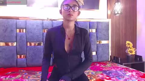 Mia.  online show from 28, 5, 2026