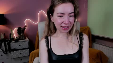 Mia online show from 19, 9, 2025