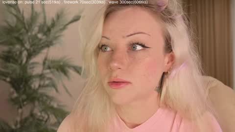 mia_milagros online show from 4, 11, 2025