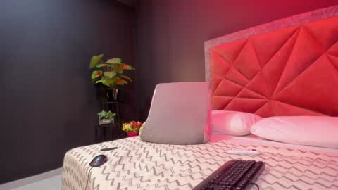 MIA  online show from 24, 12, 2024