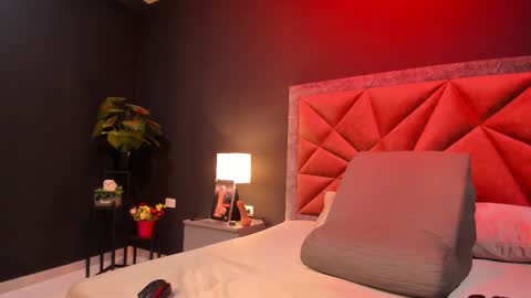 MIA  online show from 2, 12, 2025