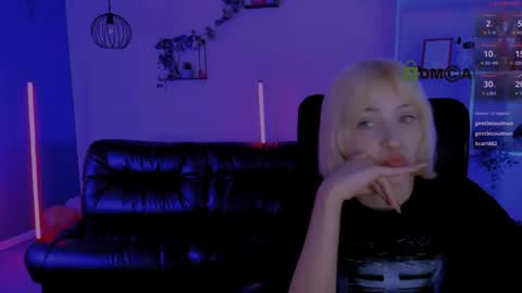 mia_mooon_ online show from 25, 4, 2026
