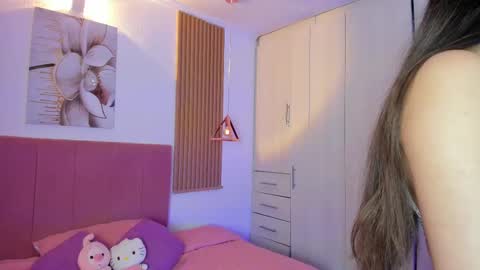 Mia Nevaeh - follow me online show from 16, 9, 2025