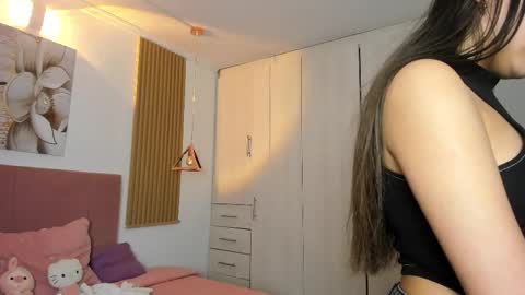 Mia Nevaeh - follow me online show from 18, 10, 2025
