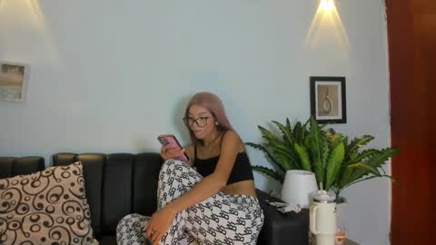 mia_petite72 online show from 13, 11, 2025