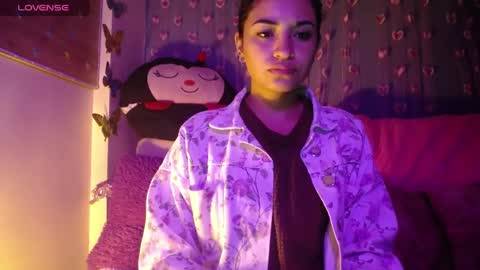 Snapshot of mia_petitebaby chatting on 24, 5, 2026 Ma online show from 24, 5, 2026