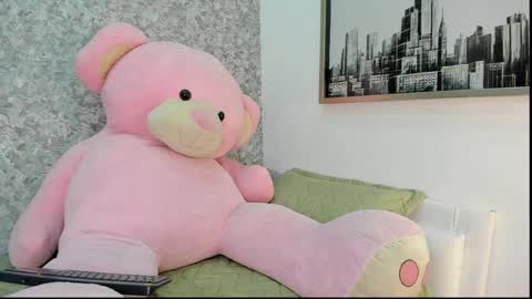 Snapshot of mia_petithe chatting on 29, 5, 2026 Mia online show from 29, 5, 2026