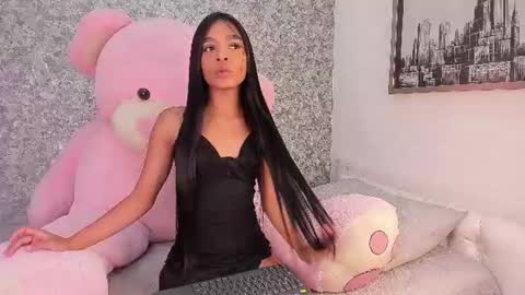 Snapshot of mia_petithe chatting on 17, 6, 2026 Mia online show from 17, 6, 2026