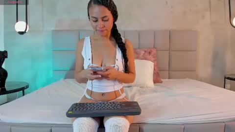 Mia Phalmer online show from 9, 6, 2026