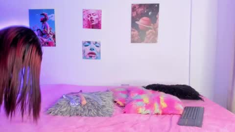 mia_purplee online show from 16, 9, 2025