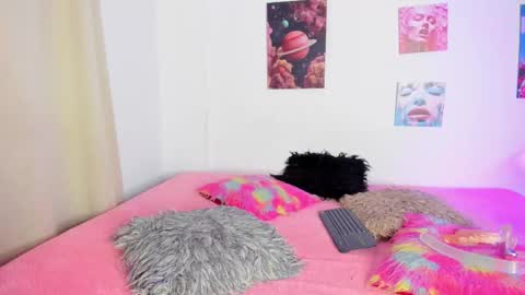 mia_purplee online show from 2, 10, 2025