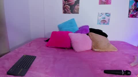 mia_purplee online show from 11, 11, 2025