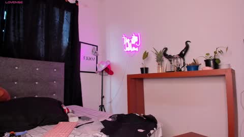 Snapshot of mia_ravenn chatting on 1, 2, 2025 Mia online show from 1, 2, 2025