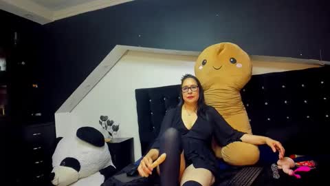 mia_simmons_ online show from 28, 4, 2026