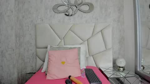 mia_tentacion__ online show from 27, 5, 2026