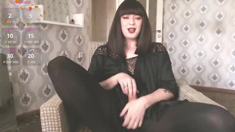 mia_wallase online show from 28, 11, 2025
