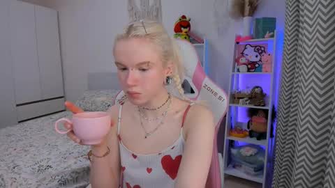 Snapshot of mia_waterlily chatting on 10, 2, 2026 Mia online show from 10, 2, 2026