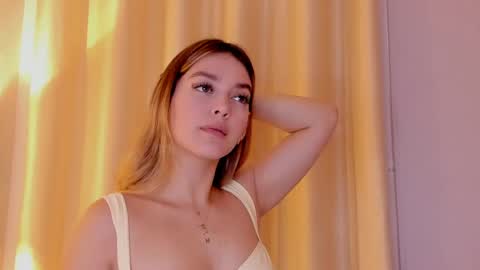 Mia White  online show from 14, 4, 2026