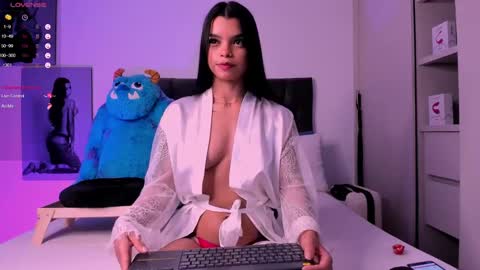 Snapshot of mia_world_ chatting on 21, 12, 2024 online show from 21, 12, 2024