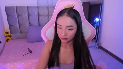 mia  nicolle online show from 25, 9, 2025