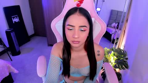 mia  nicolle online show from 13, 4, 2026