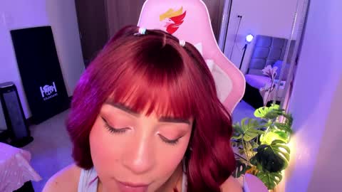 mia  nicolle online show from 15, 4, 2026