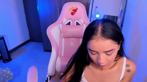 mia  nicolle online show from 5, 6, 2026