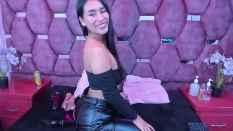 miaa_davis_ online show from 28, 11, 2025