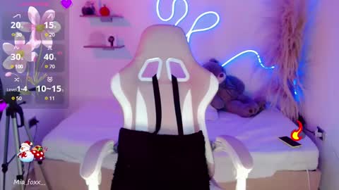 Snapshot of miaa_foxx_ chatting on 6, 1, 2025 Mia online show from 6, 1, 2025