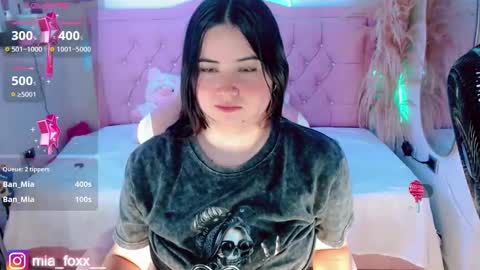 Snapshot of miaa_foxx_ chatting on 5, 10, 2025 Mia online show from 5, 10, 2025