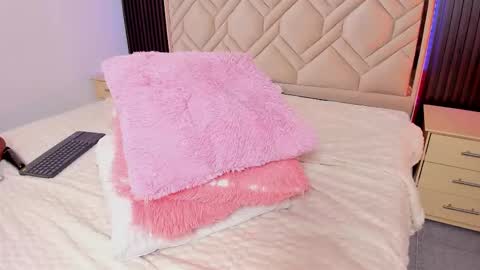 Miaa Farrel online show from 11, 1, 2026