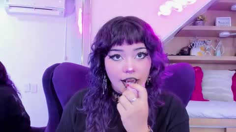 Snapshot of miaamane chatting on 4, 11, 2025 Mia online show from 4, 11, 2025