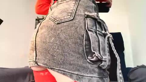 Snapshot of miabeautyxxx chatting on 28, 5, 2026 miabeautyxxx online show from 28, 5, 2026