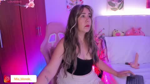 Snapshot of miablonde_ chatting on 26, 5, 2026 MIA online show from 26, 5, 2026